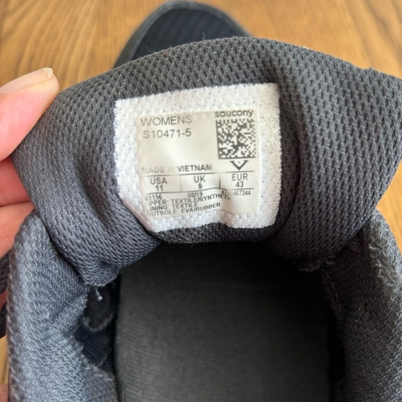 Sold Saucony Cohesion 12 Running Shoe Dark Grey & Pink Womens Size 11 - Picture 9 of 14